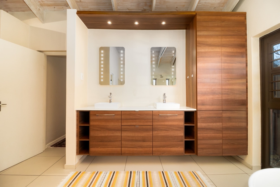 5 Bedroom Property for Sale in Vredekloof Heights Western Cape